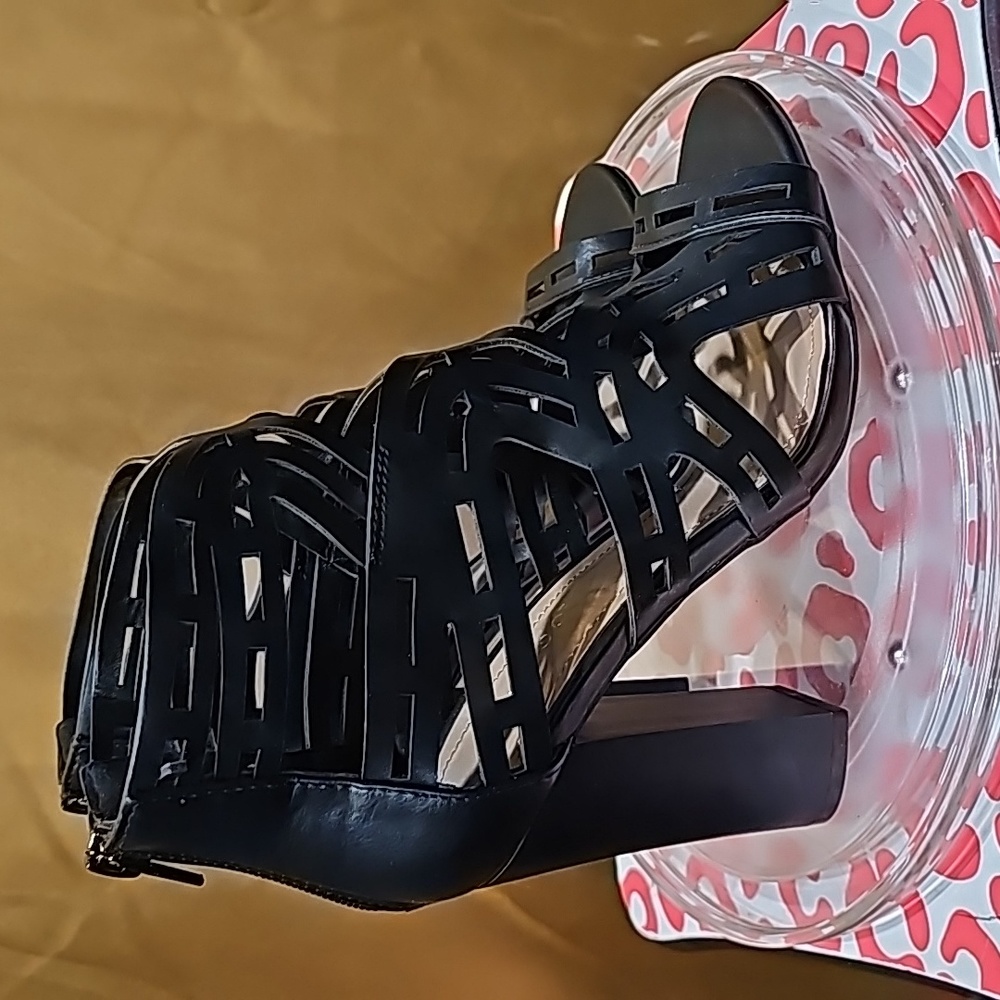 J BAMBOO laser cut out Heels size 7 Never worn! Sleek, Beautiful & Fashionable! - Picture 8 of 11